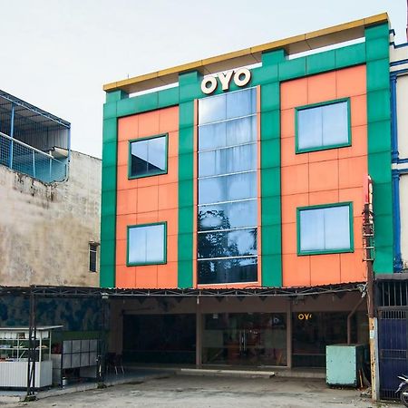 Oyo 529 Hotel Paninda Medan Exterior photo