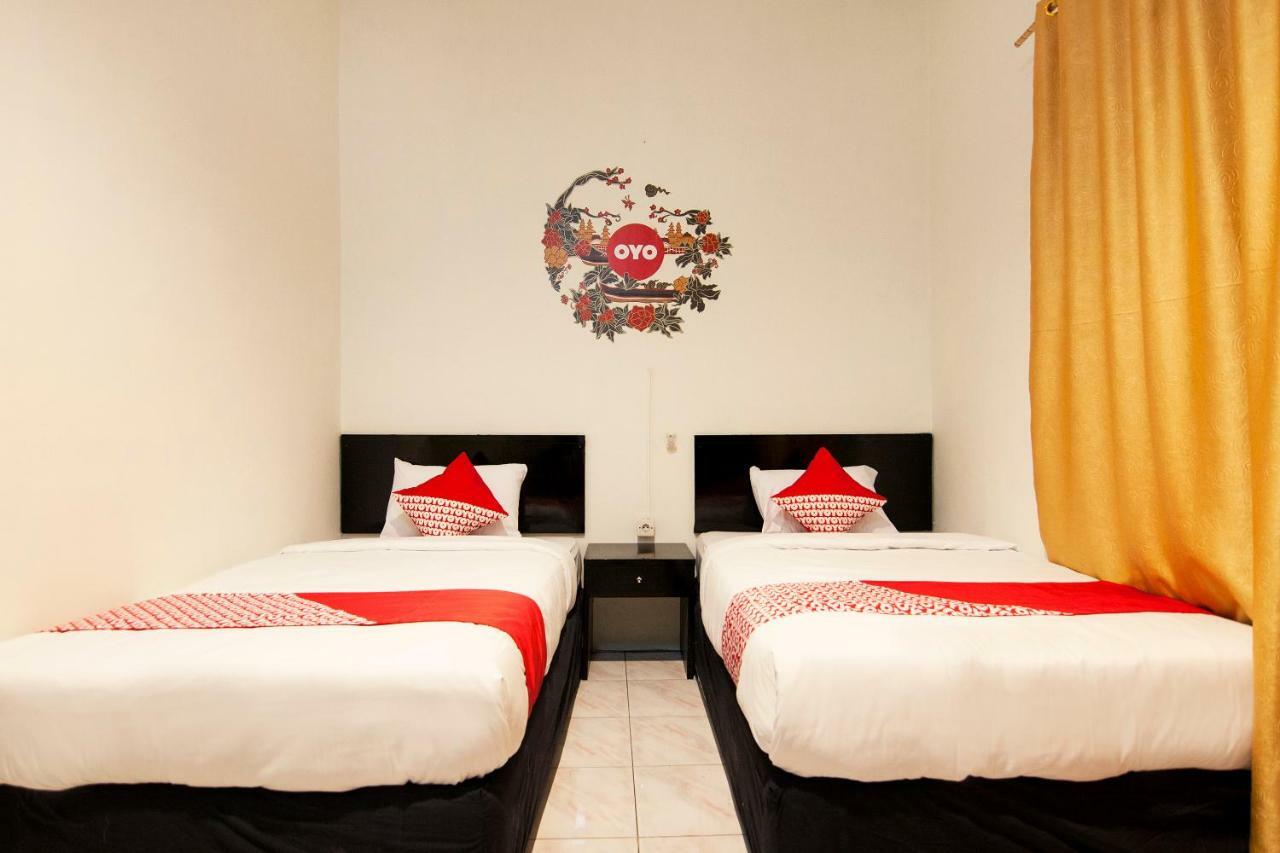 Oyo 529 Hotel Paninda Medan Exterior photo