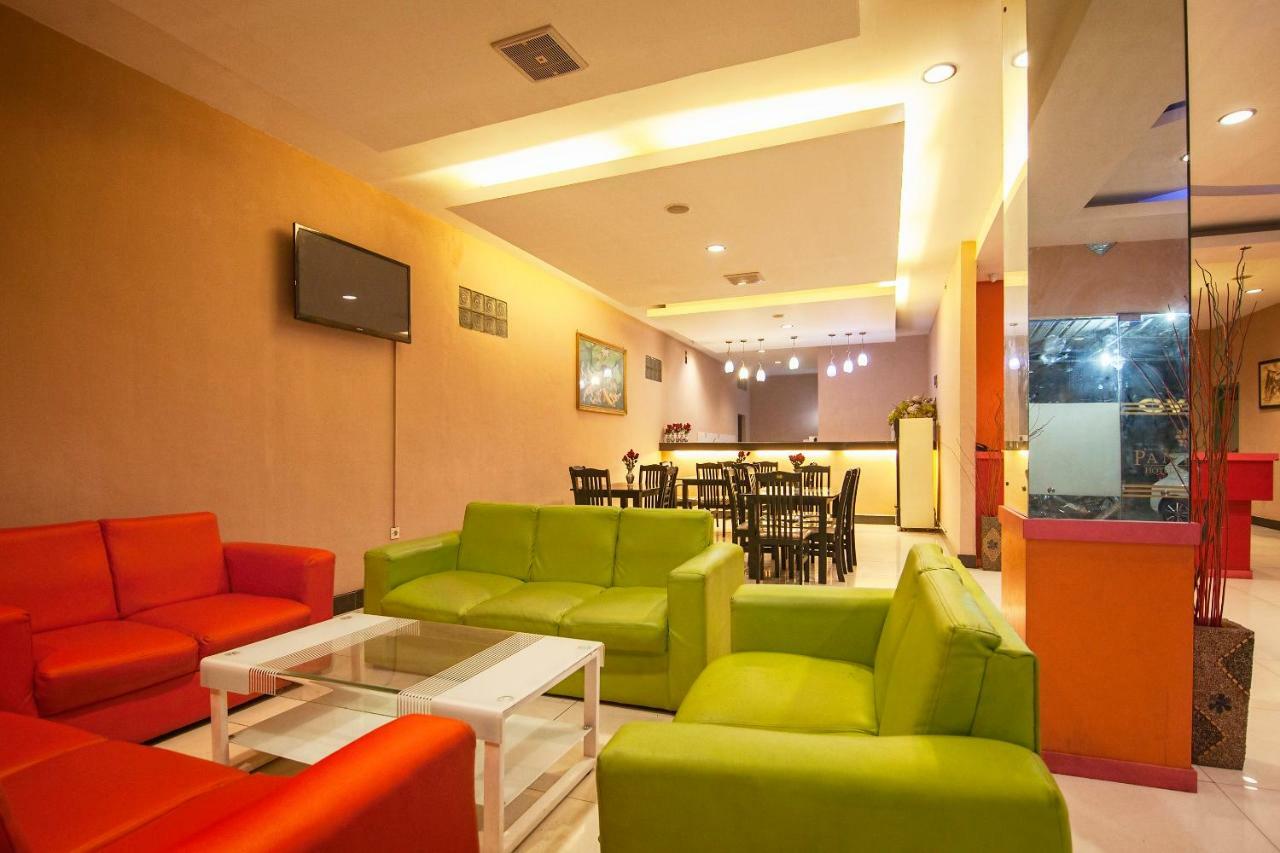 Oyo 529 Hotel Paninda Medan Exterior photo