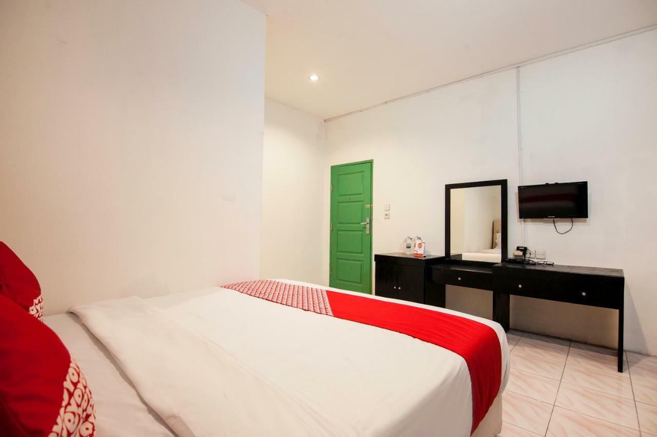 Oyo 529 Hotel Paninda Medan Exterior photo